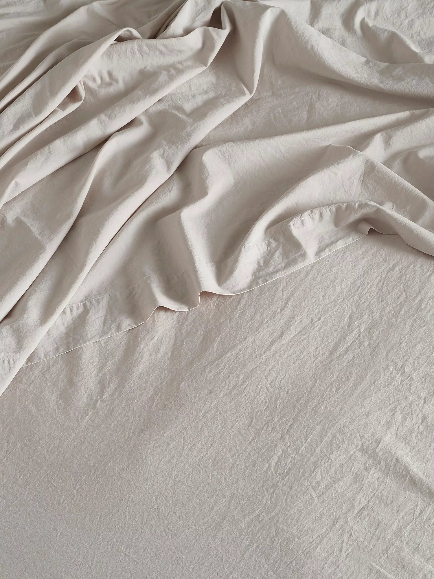 Bedfolk relaxed cotton flat sheets for various bed sizes - British product
