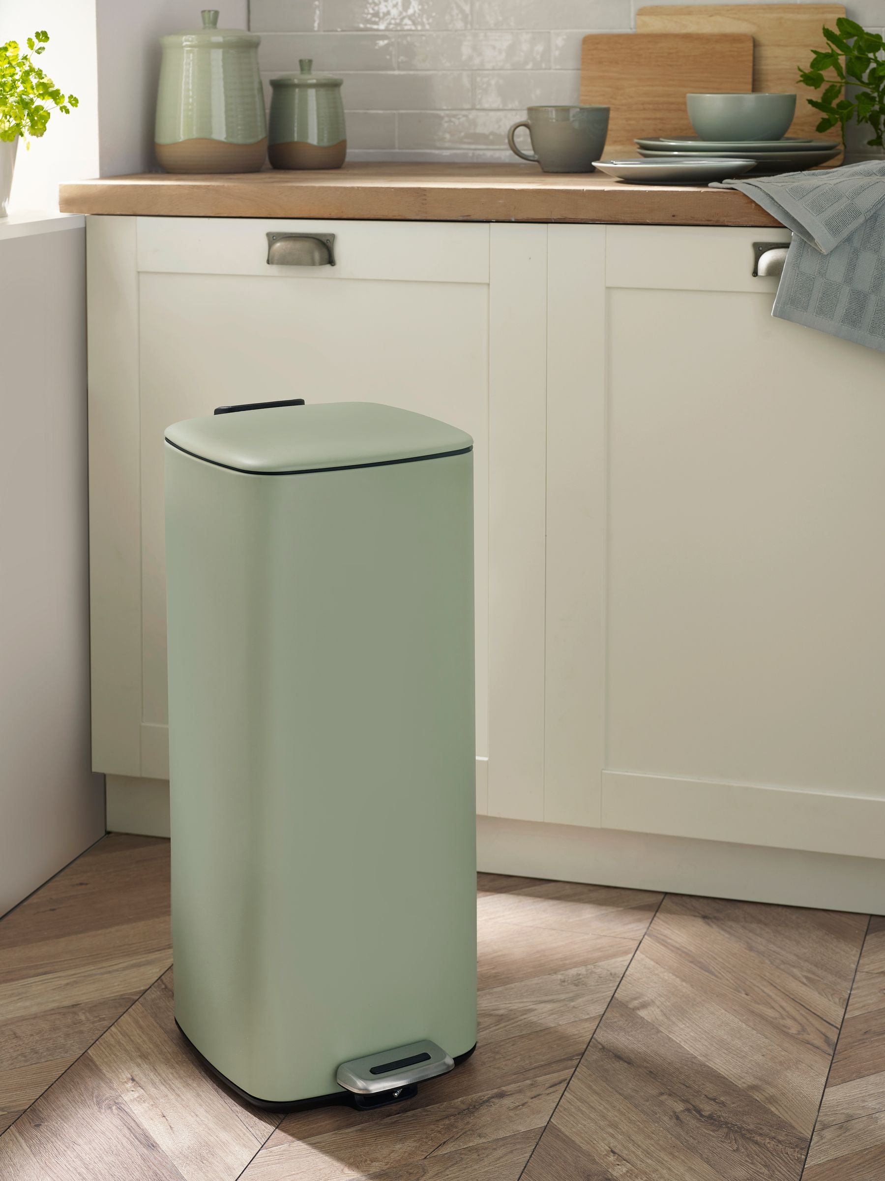 Sage green pedal bin 30L (British brand)