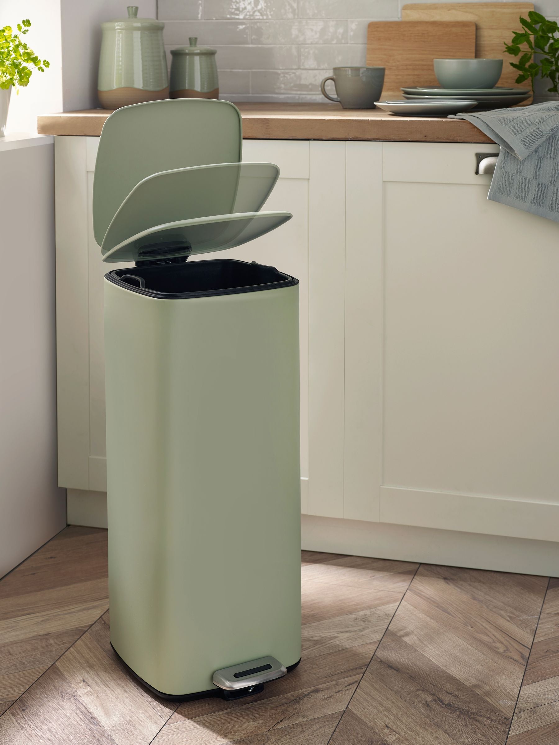Sage green pedal bin 30L (British brand)