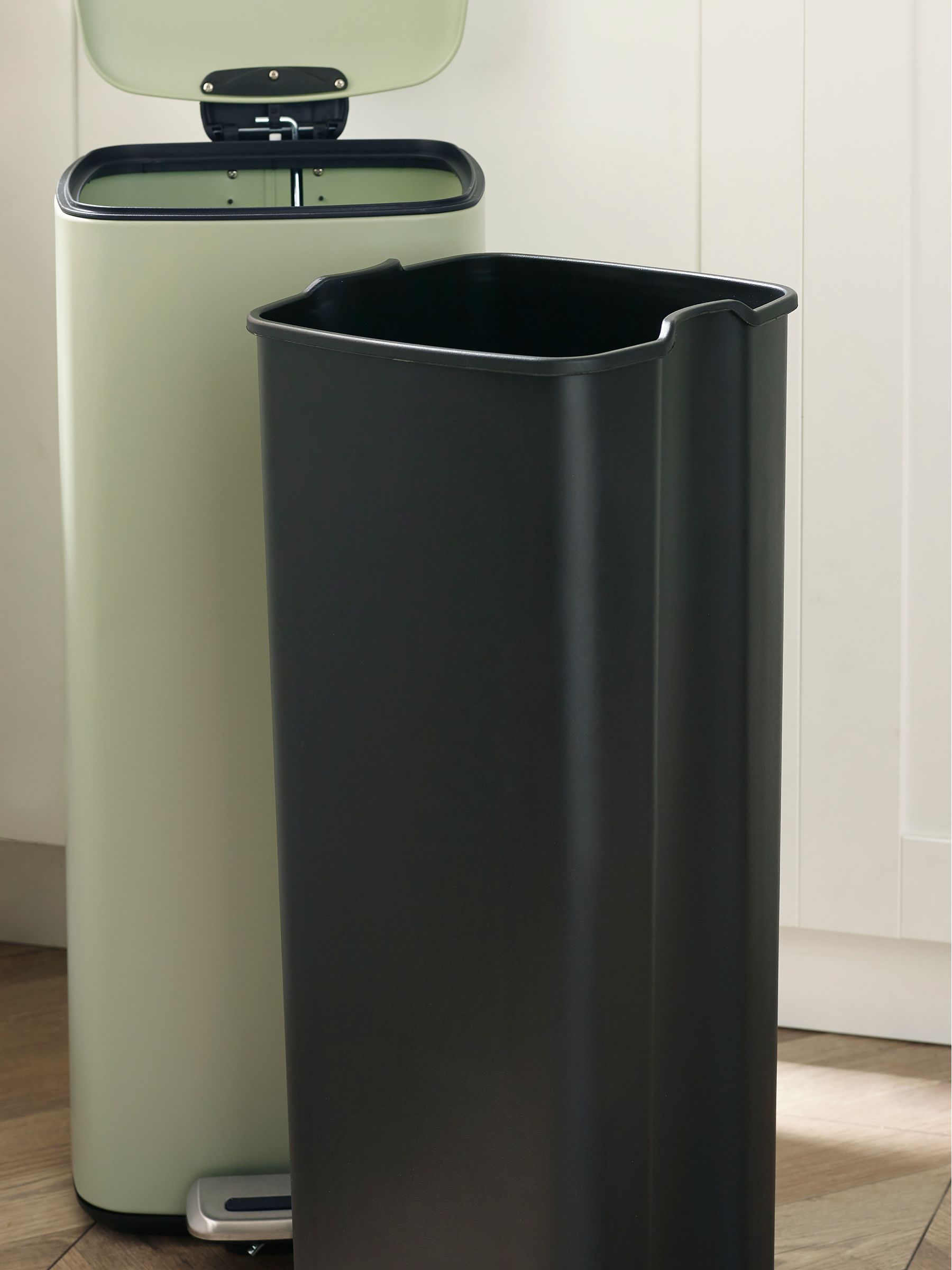 Sage green pedal bin 30L (British brand)