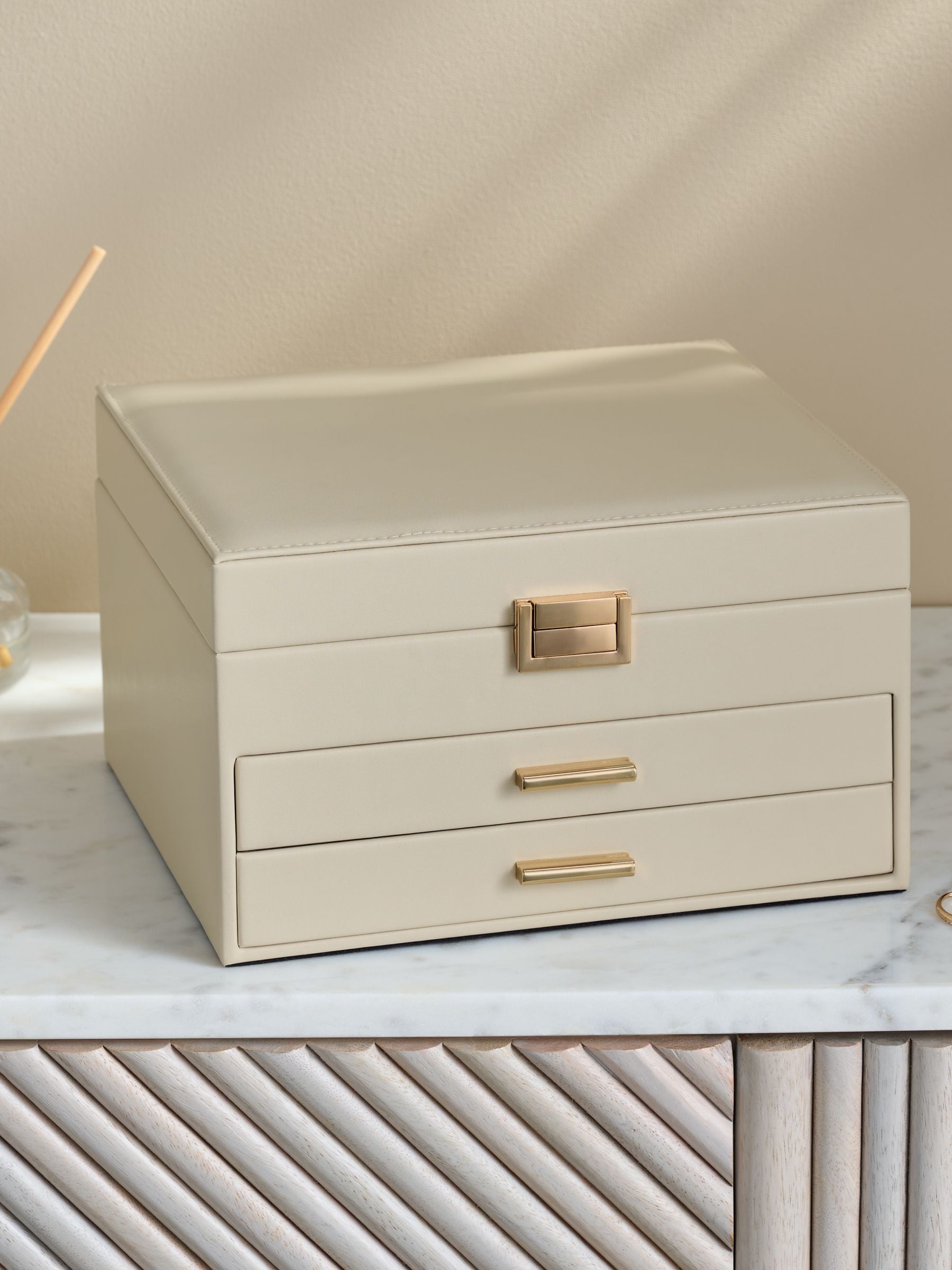 Faux leather jewellery box - British product