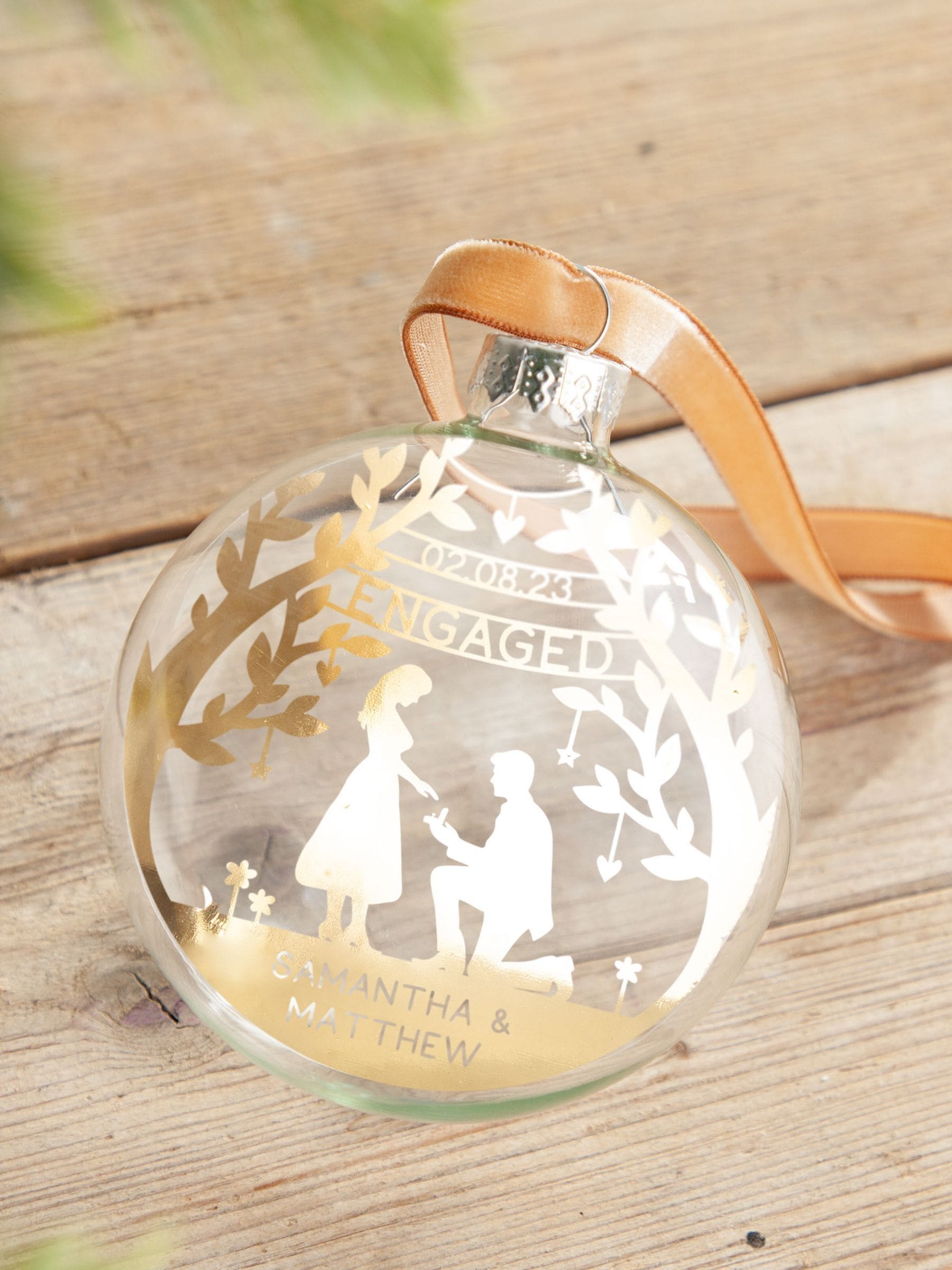 No Ordinary Gift engagement bauble couple silhouette 8x8cm, UK version
