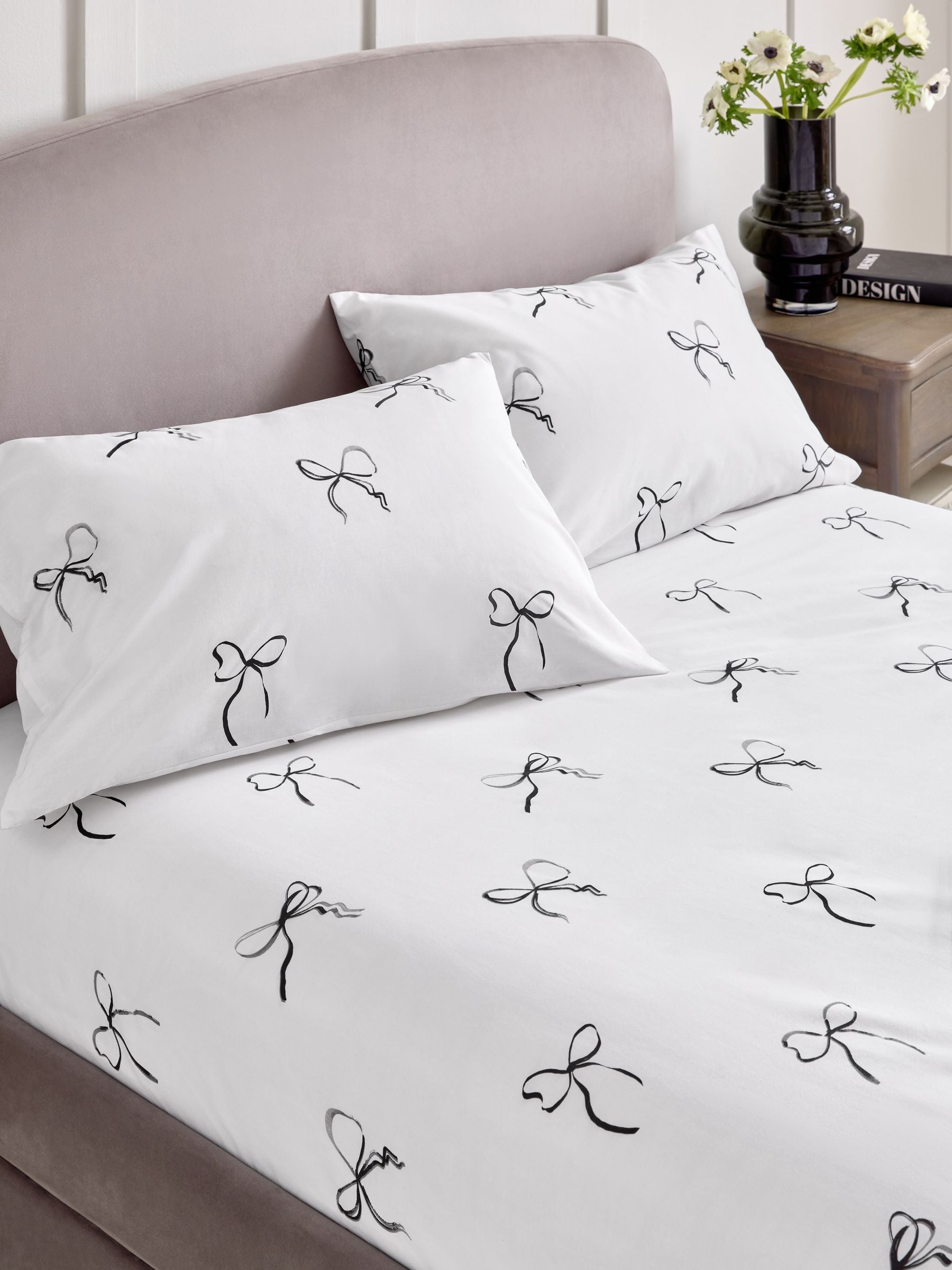 Black/White Bow fitted sheet and pillowcase set Single - British product