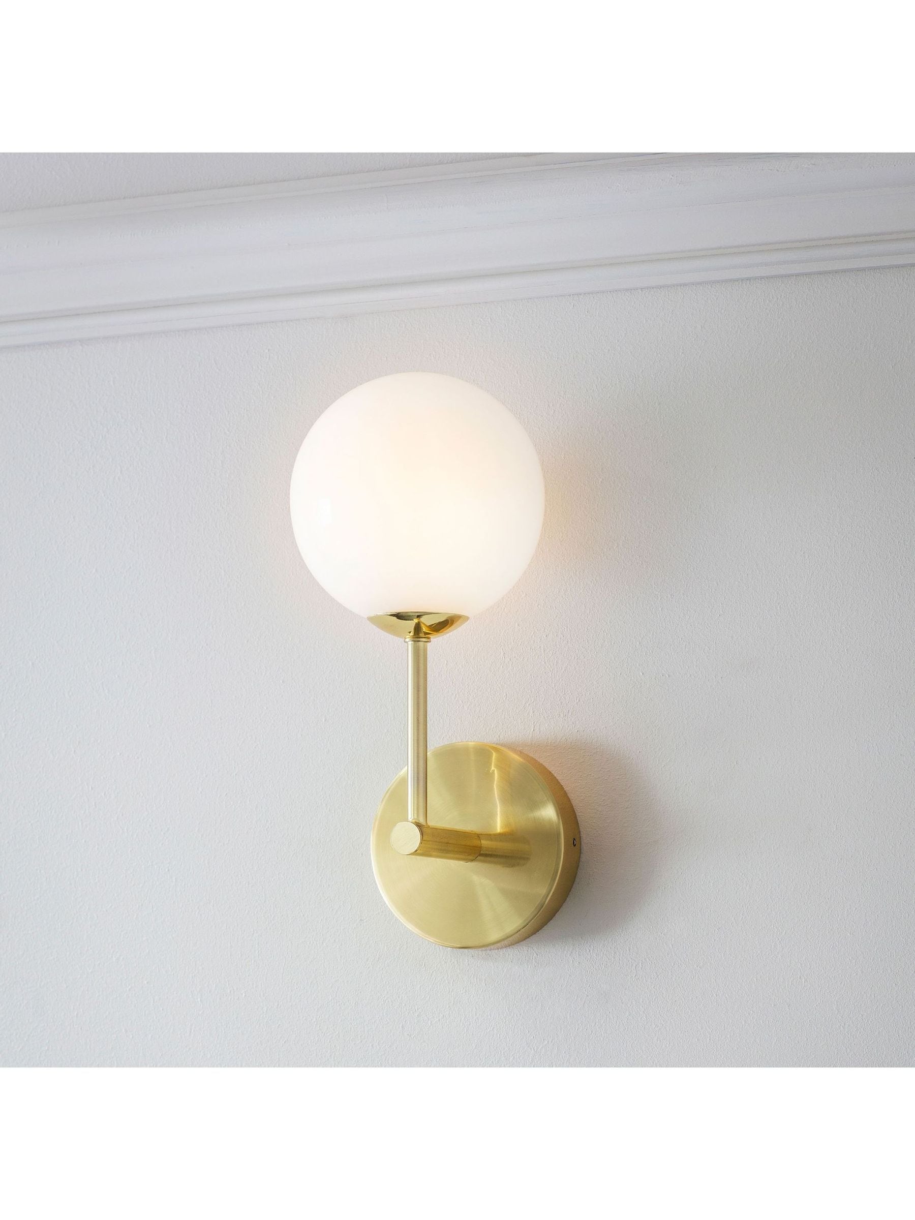 Gallery Home Springfield wall light in brushed gold with 14cm height - British product