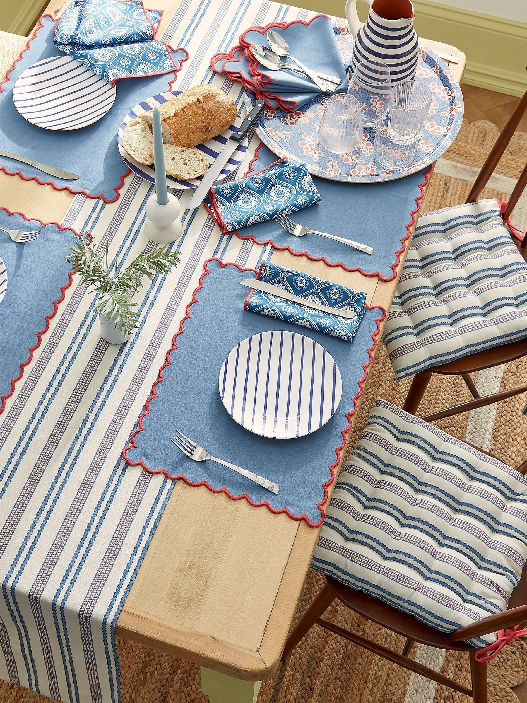 Land & Shore blue red scallop napkin 4 pack, UK version