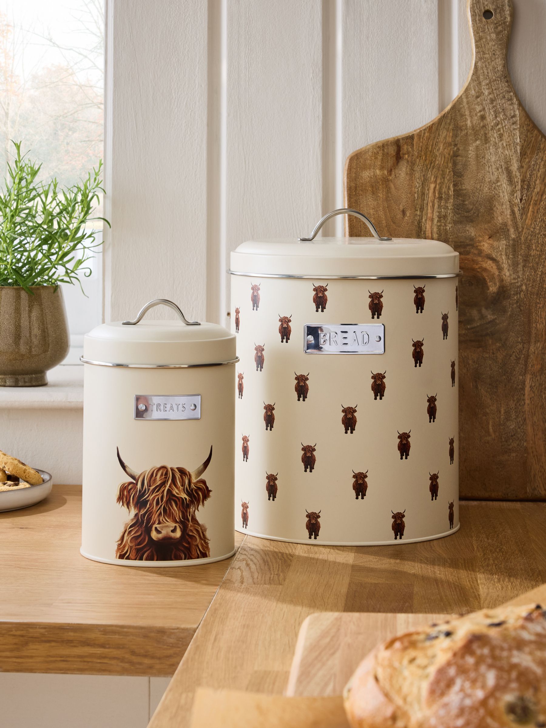 Cream bread bin and treat storage jars 30cm, UK version