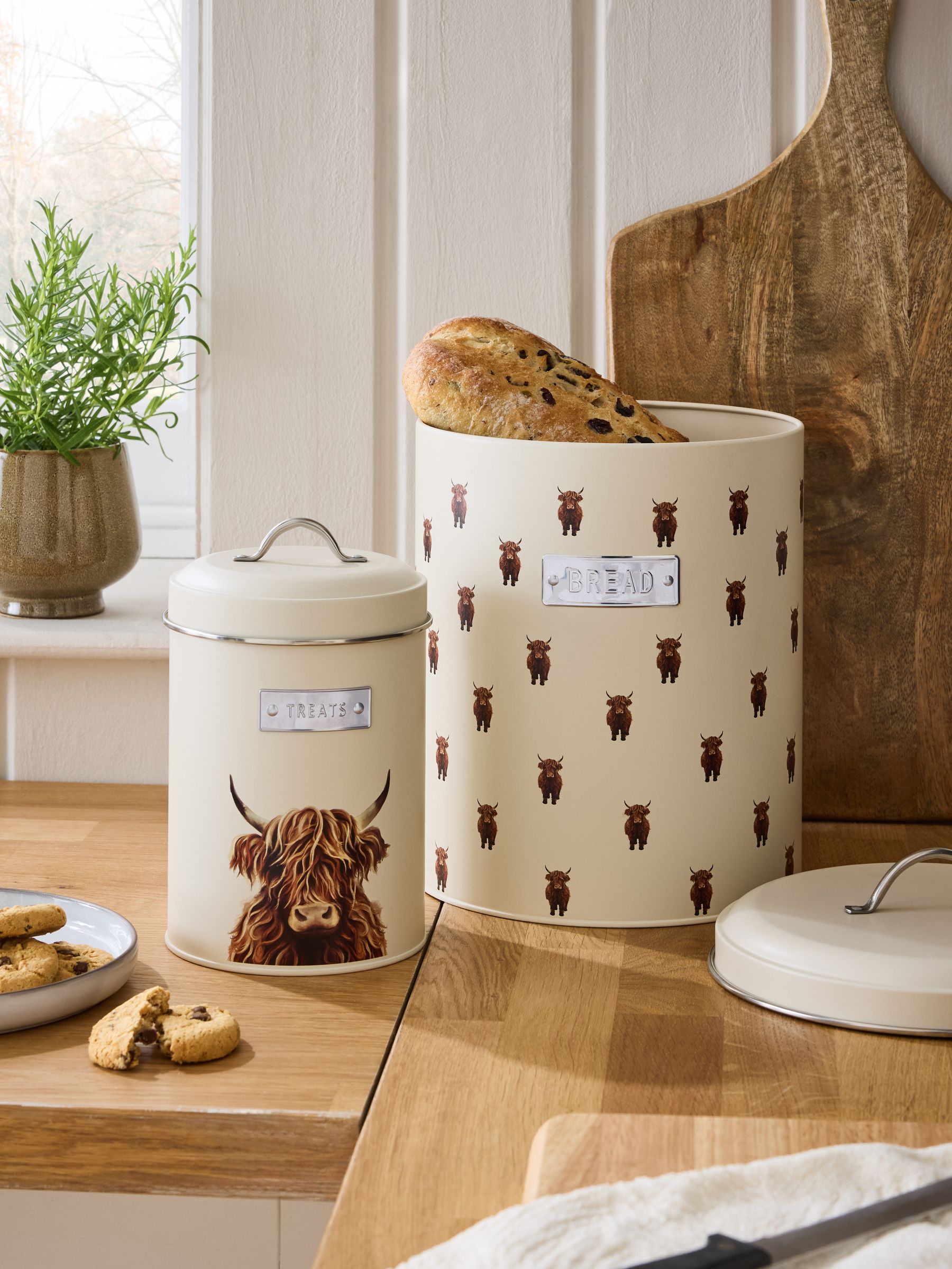 Cream bread bin and treat storage jars 30cm, UK version