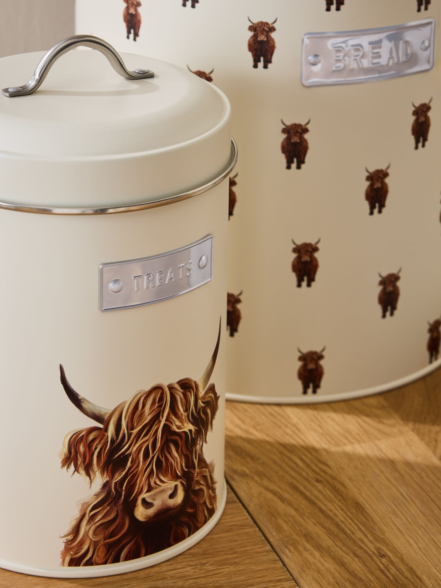 Cream bread bin and treat storage jars 30cm, UK version