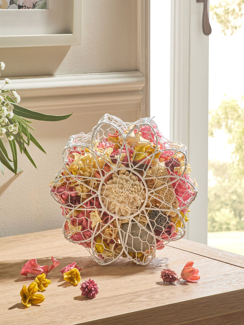 Natural Daisy Floral Peach & Freesia Potpourri, imported from the UK