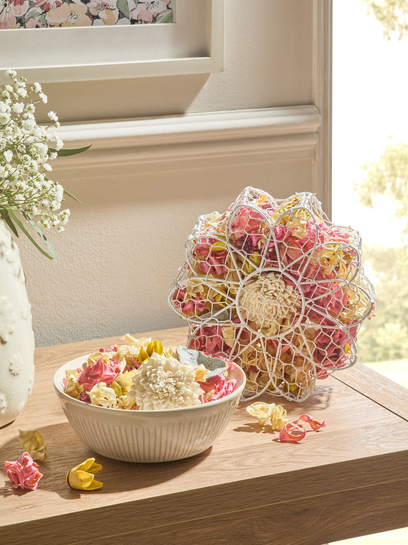 Natural Daisy Floral Peach & Freesia Potpourri, imported from the UK