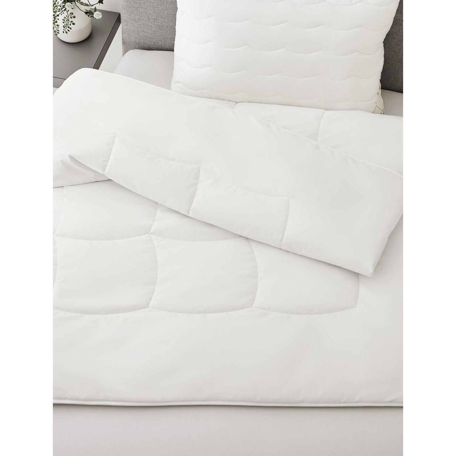 Brinkhaus Aerelle 4.5 tog hollowfibre duvet - British product