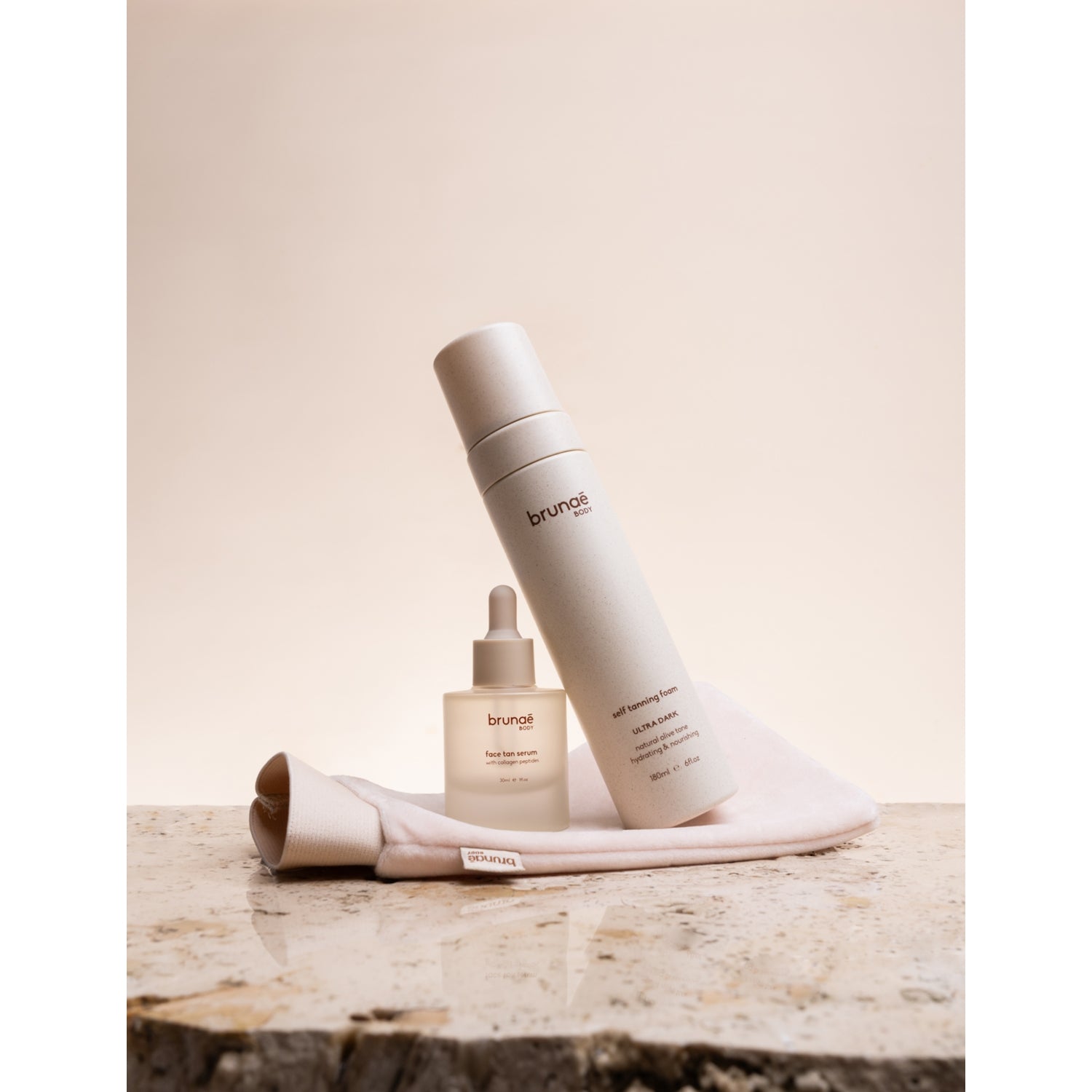 Bruna Body square self-tanning mitt - British product
