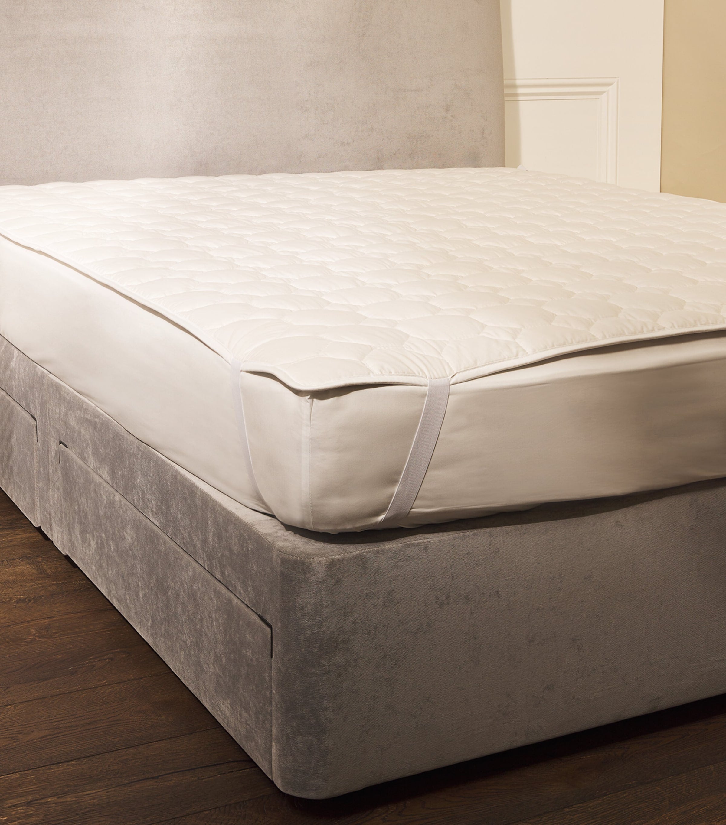 Harrods of London Cotton Single Mattress Protector 90cm x 190cm, UK version